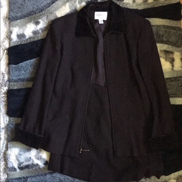 Express Tailleur | Two Piece Skirt Suit - Picture 2 of 8